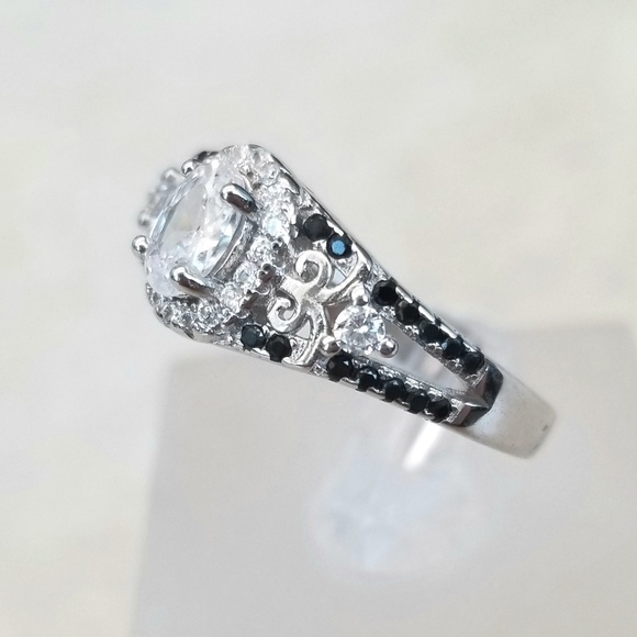 Antique Style Black Spinel Ring - Picture 3 of 7